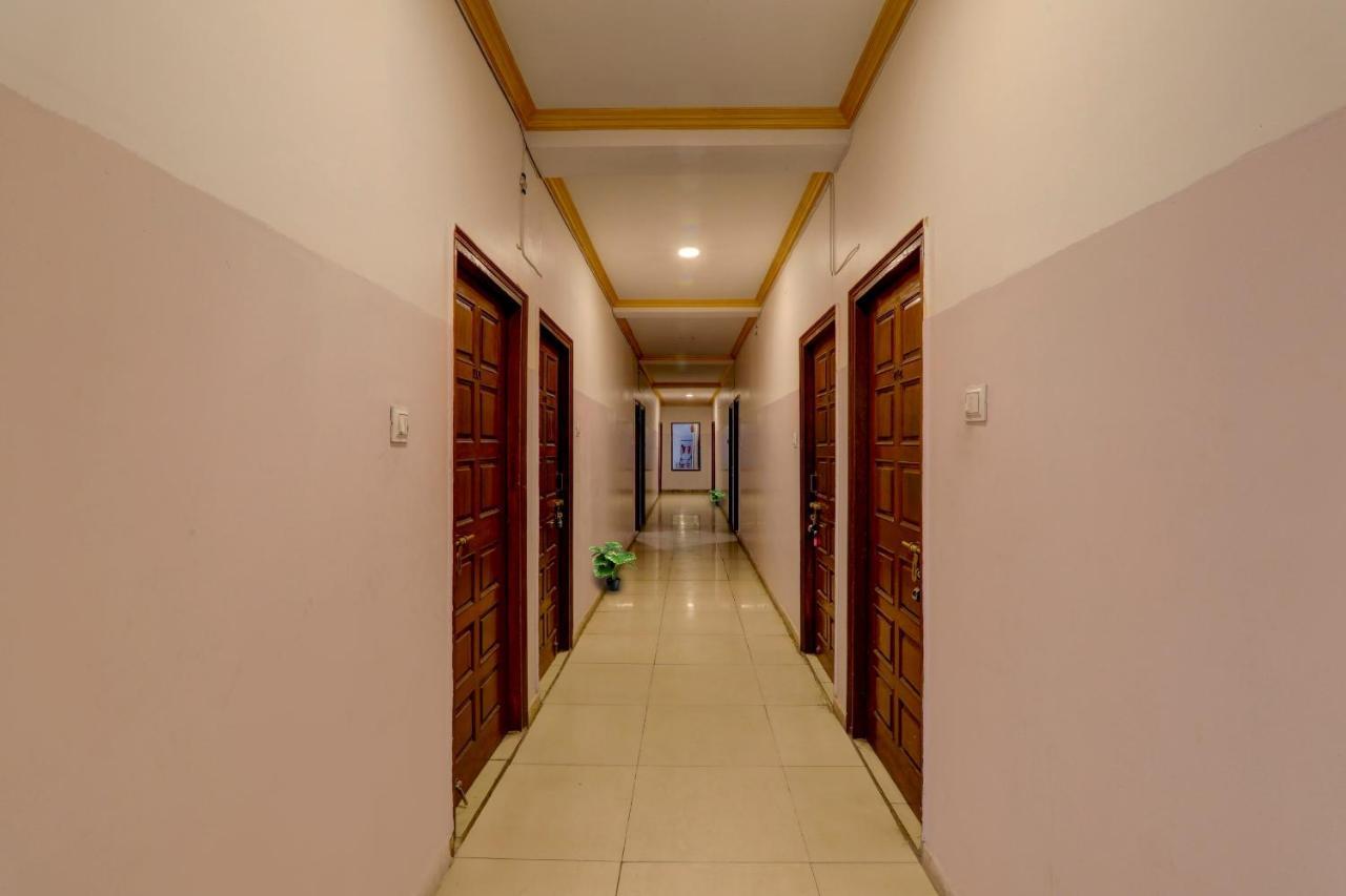 Collection O Premier Near Hazratganj Hotel Lucknow Exterior foto