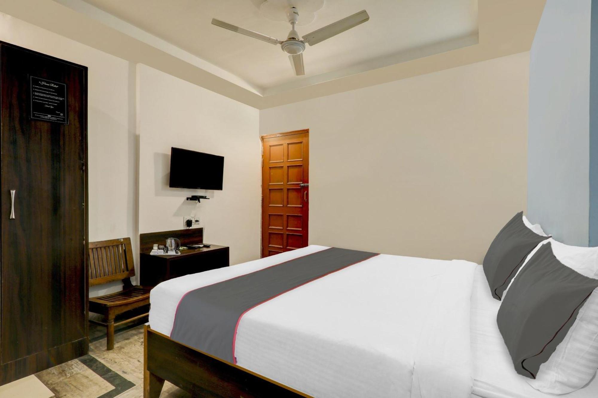 Collection O Premier Near Hazratganj Hotel Lucknow Exterior foto