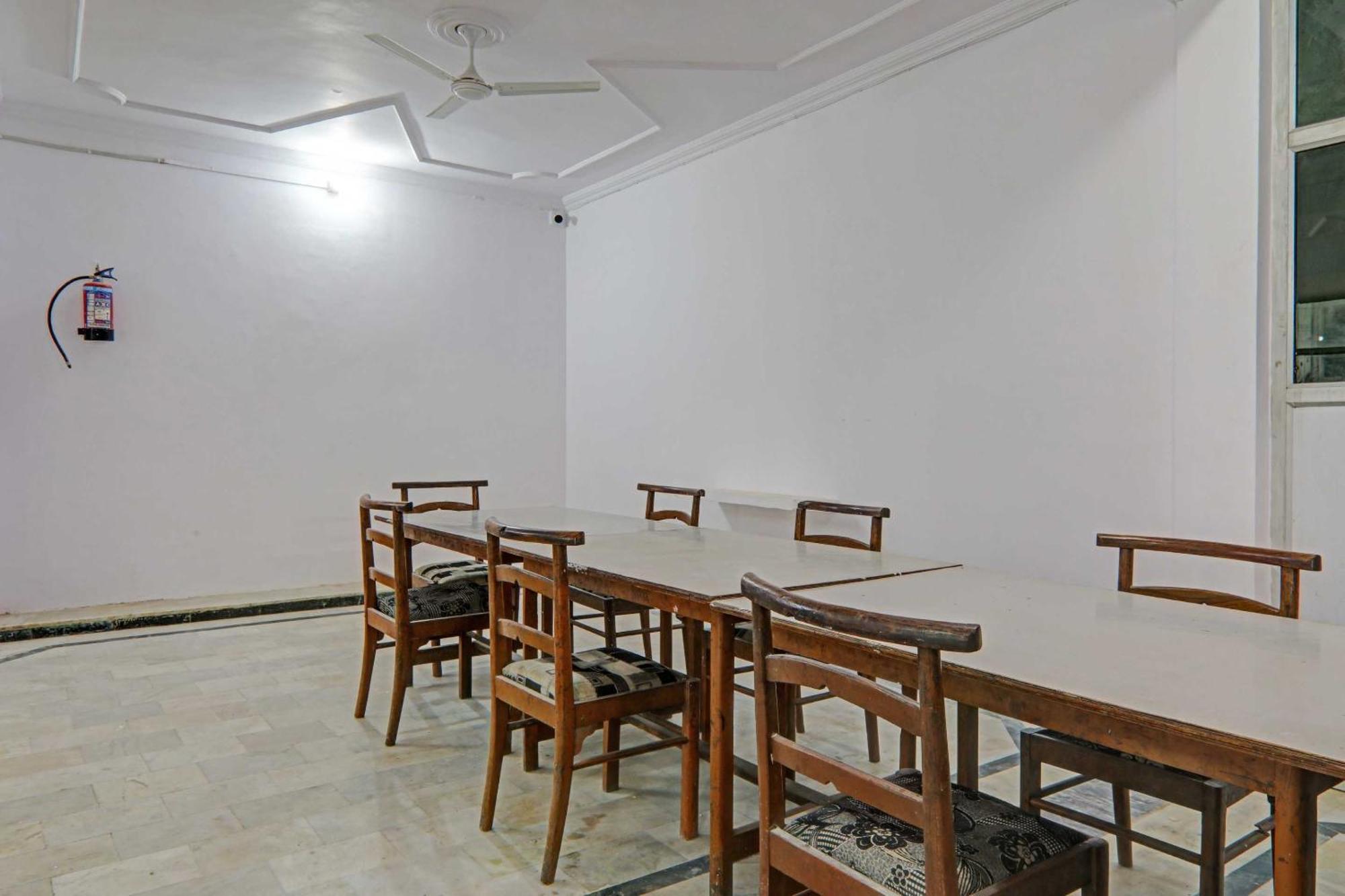 Collection O Premier Near Hazratganj Hotel Lucknow Exterior foto