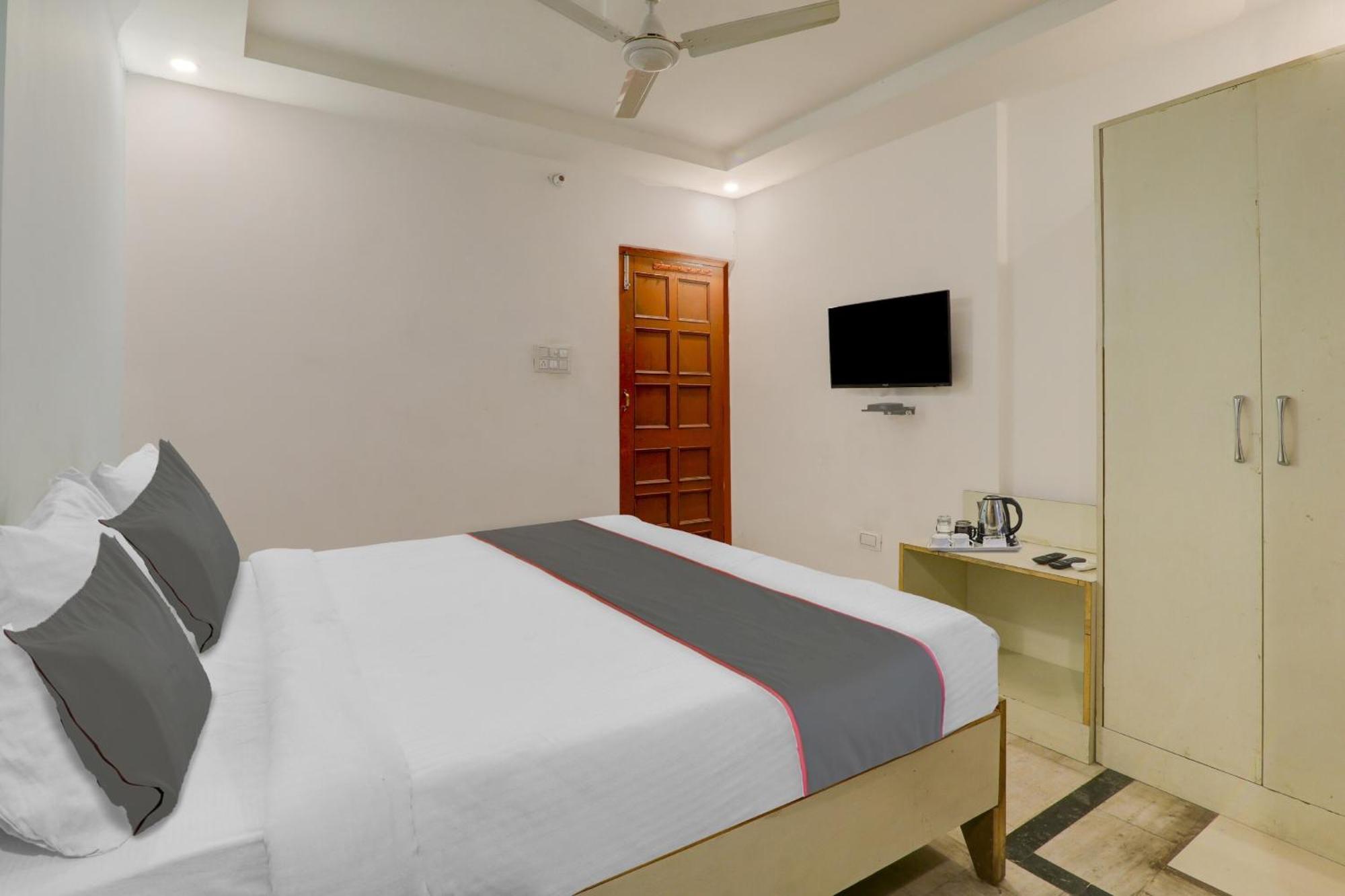 Collection O Premier Near Hazratganj Hotel Lucknow Exterior foto