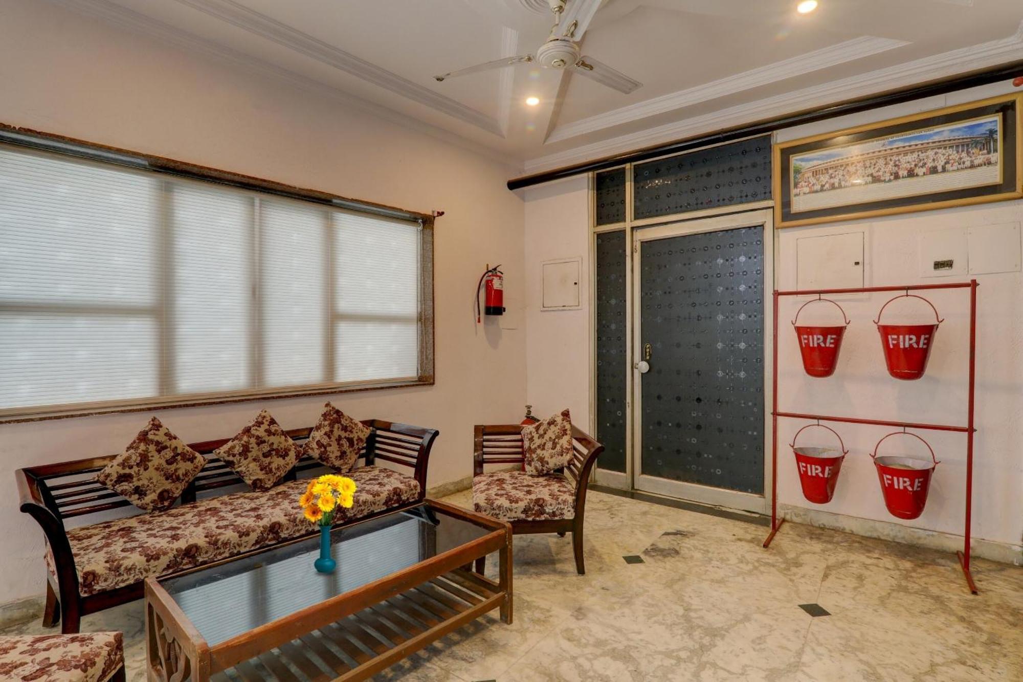 Collection O Premier Near Hazratganj Hotel Lucknow Exterior foto