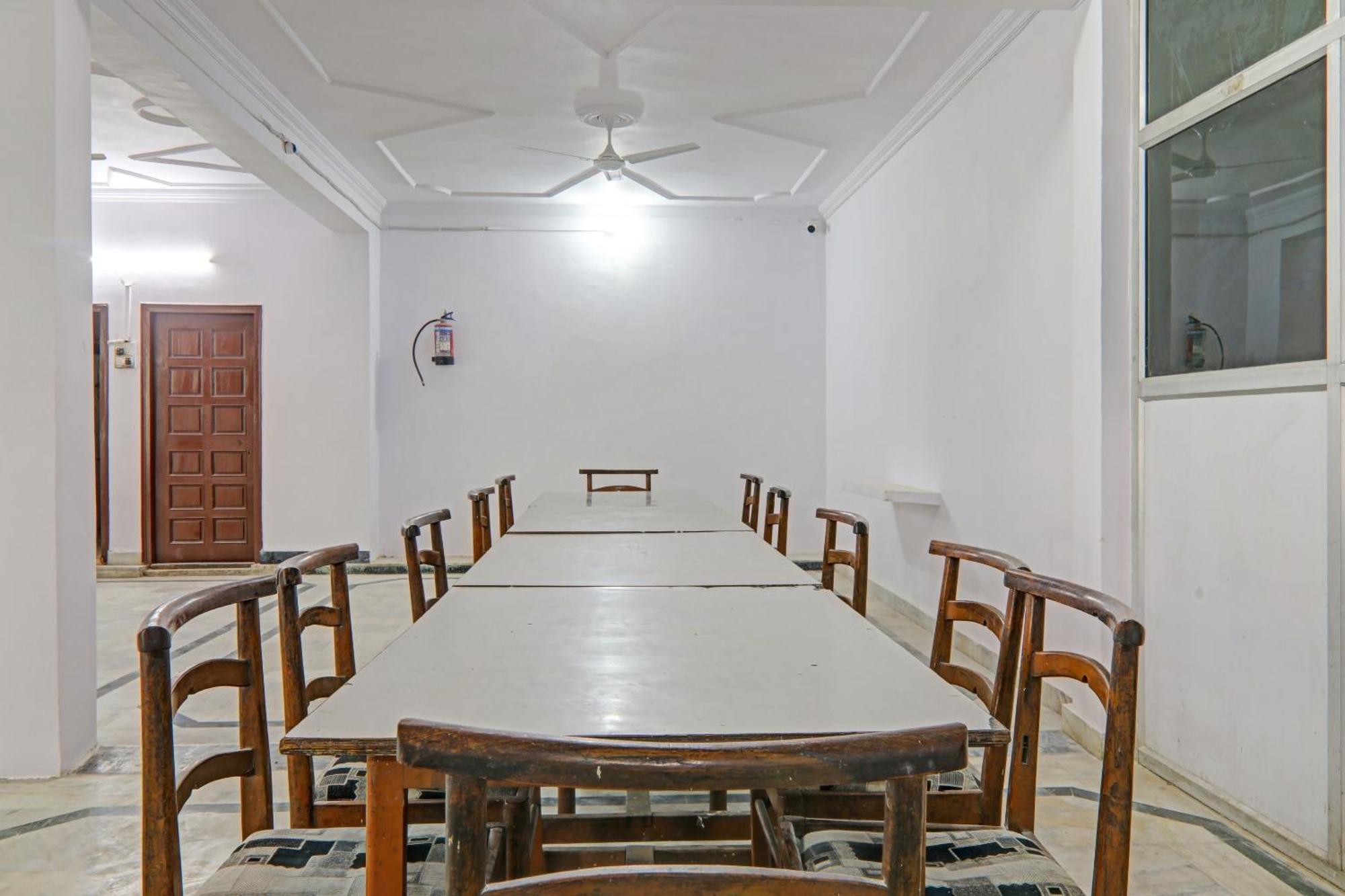 Collection O Premier Near Hazratganj Hotel Lucknow Exterior foto