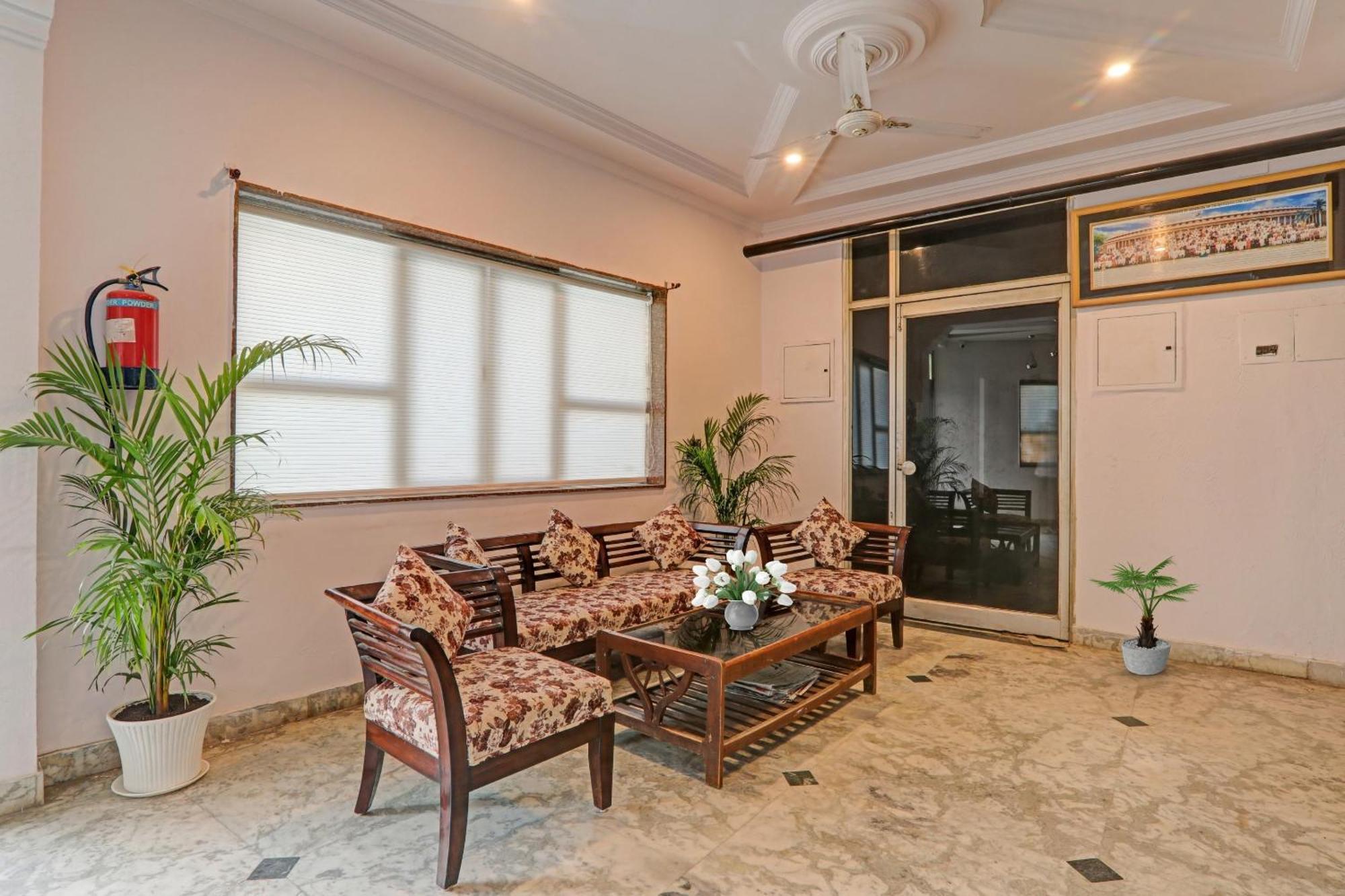 Collection O Premier Near Hazratganj Hotel Lucknow Exterior foto